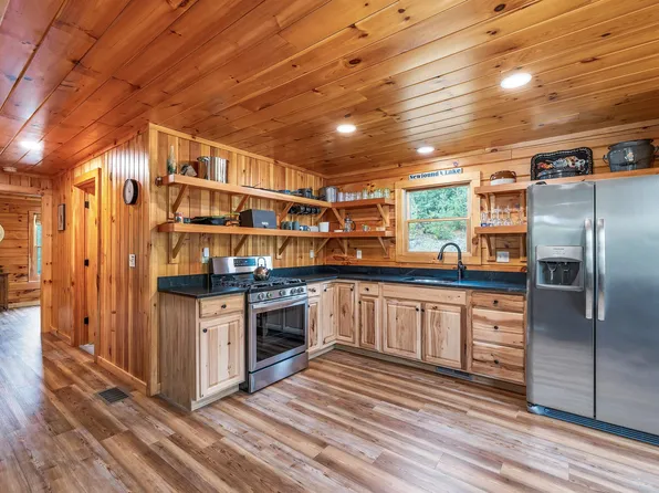 23 Goddard Road, Groton, NH 03241