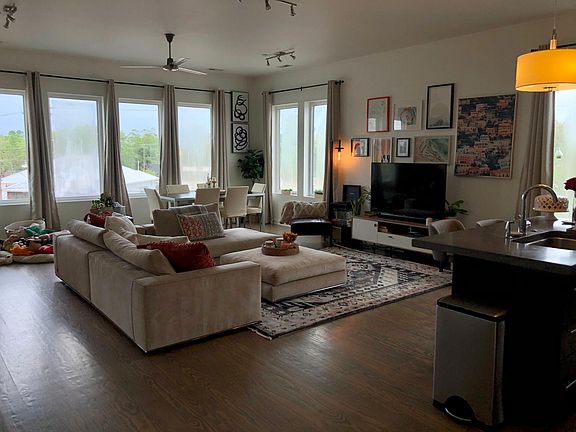 2nd image of 314 Davis St #301
