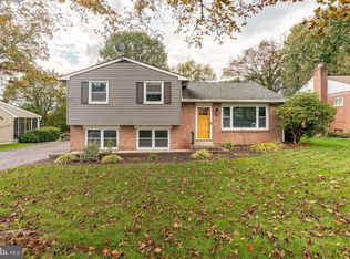 54 Oak Ridge Dr, Lancaster, PA 17603