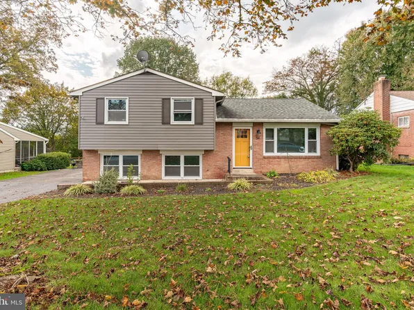 54 Oak Ridge Dr, Lancaster, PA 17603