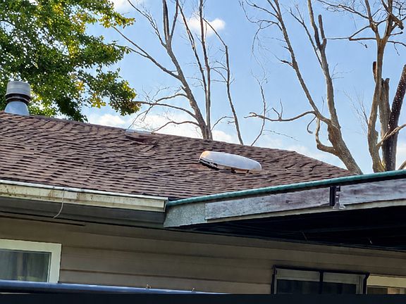 3rd image of 4490 Lake Dr