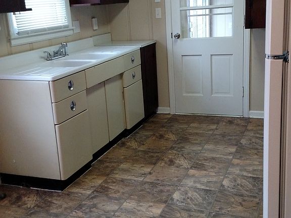4th image of 10415 Crystal Ave
