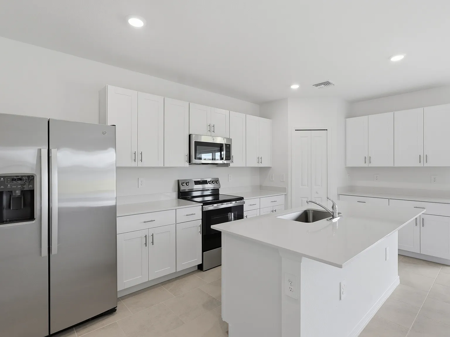 5 bed, 2112 sqft, $2,495 — Photo 3