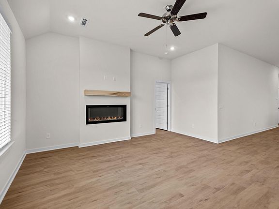 5th image of 391 W Branta St