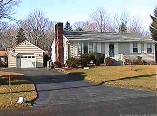 17 Old Smugglers Rd, Branford, CT 06405