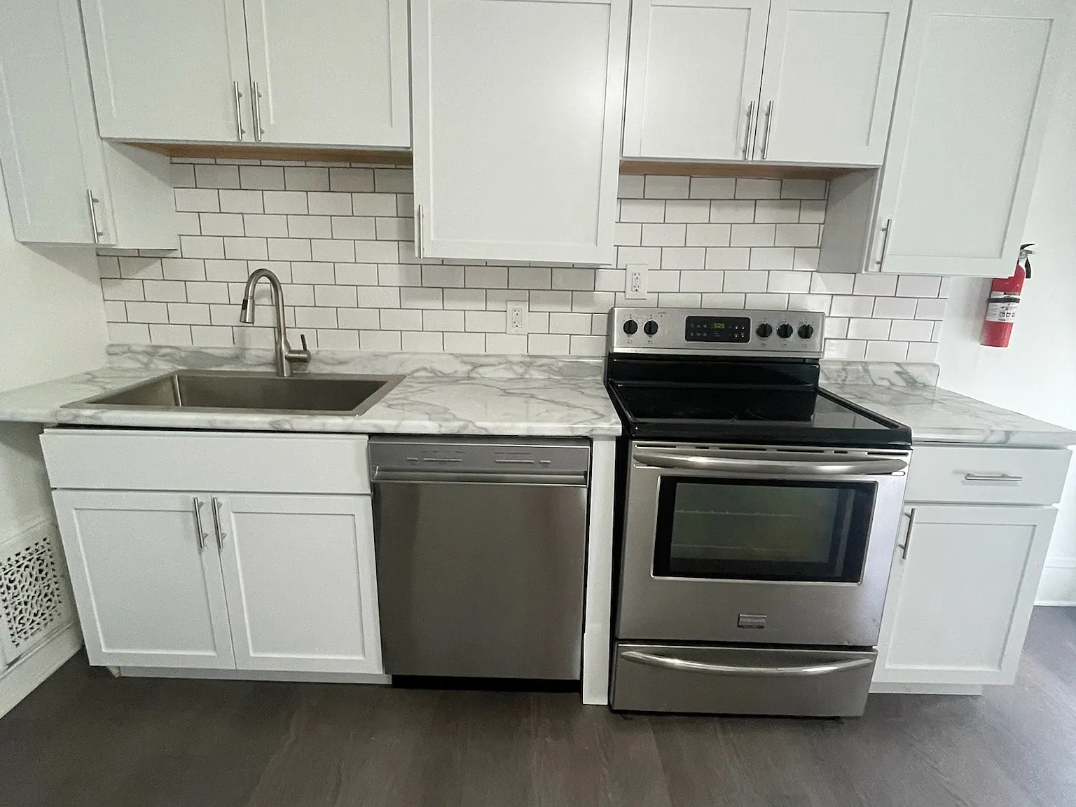 3 bed, 1066 sqft, $1,950 — Photo 2