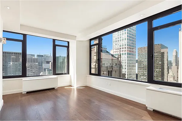 Rented by Siderow Residential Group | media 10