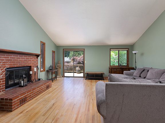 4th image of 830 SW Dolores Dr