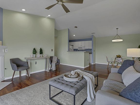 4th image of 6789 Meadow Creek Dr Unit 206