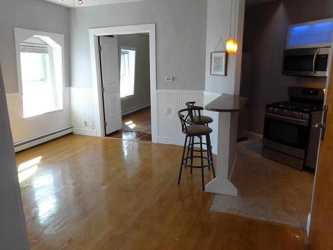 2 bed, 1000 sqft, $2,550 — Photo 3