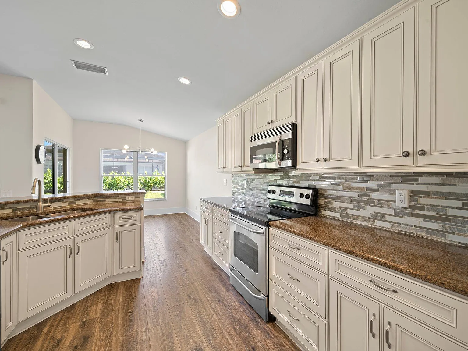 3 bed, 1565 sqft, $2,800 — Photo 3