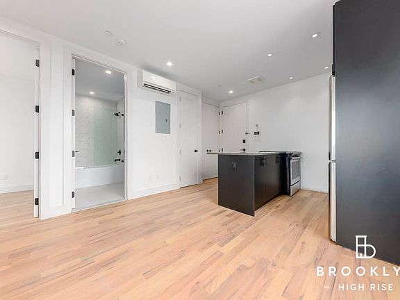 3rd image of 986 Rogers Ave #4E