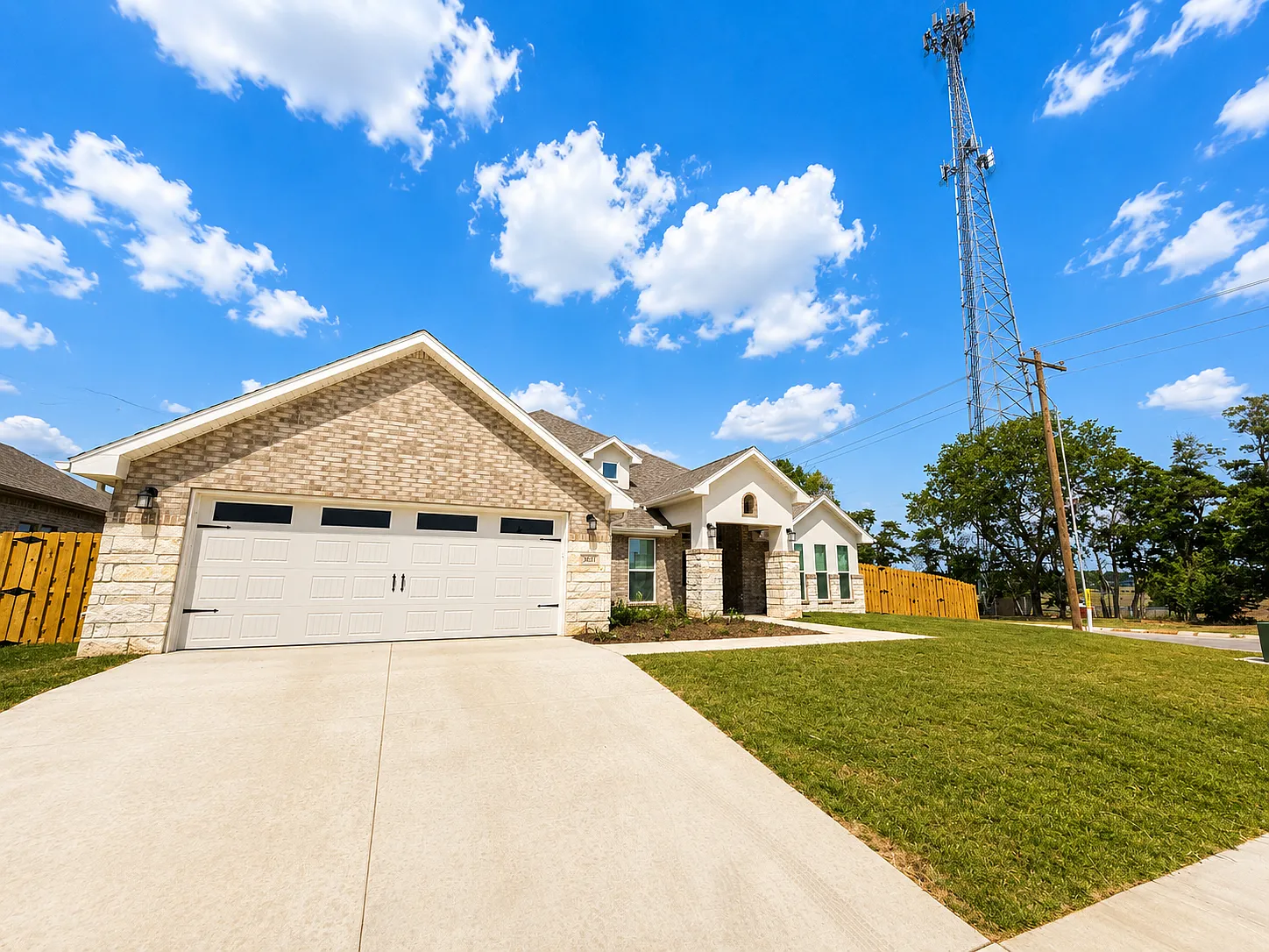 5 bed, 3093 sqft, $3,449 — Photo 2