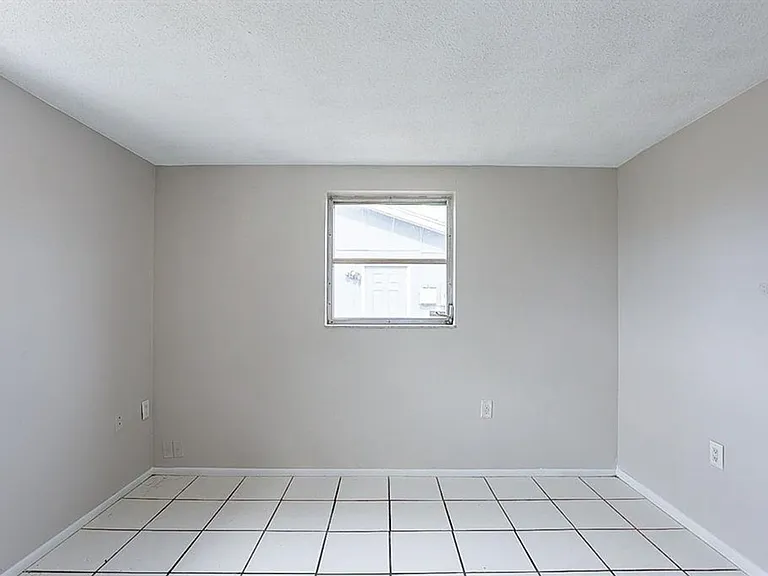 9110 Saint Clair Ln — Photo 8