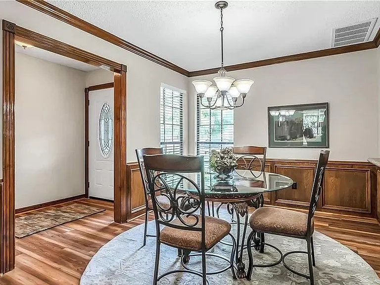 2613 Redwood Ln — Photo 10