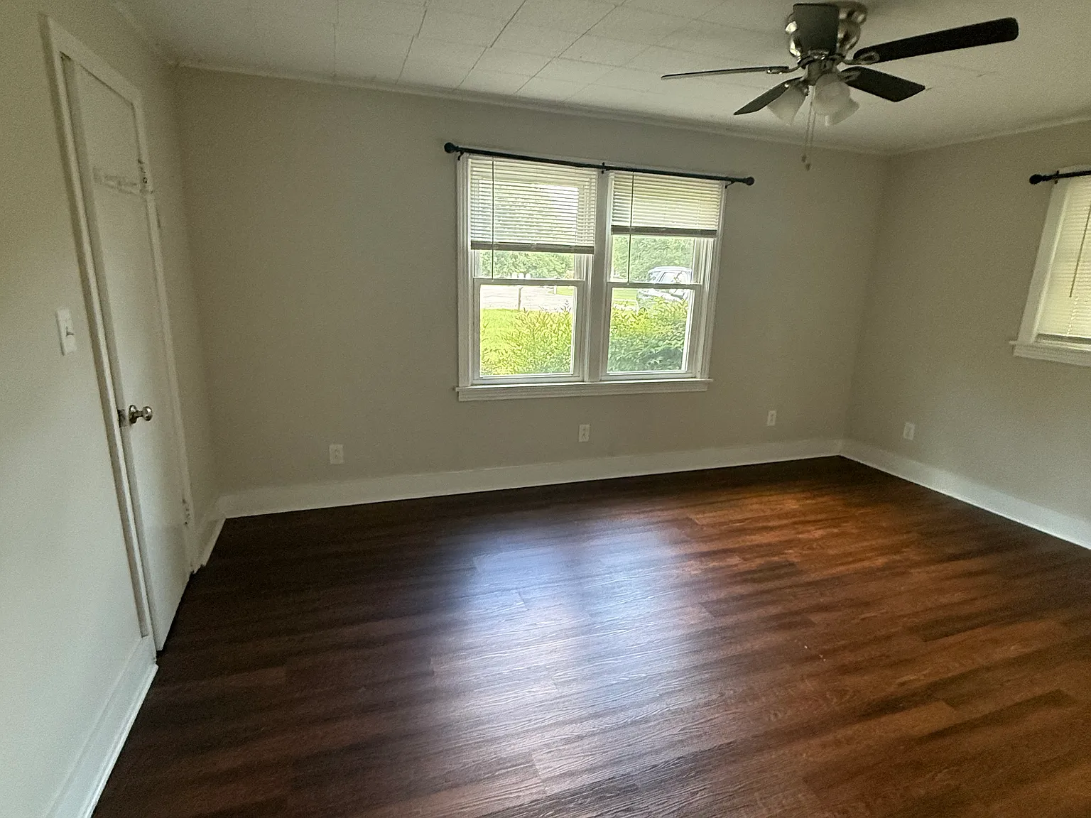 1 bed, 1200 sqft, $1,200 — Photo 2
