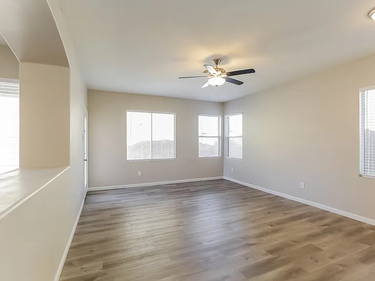 7218 S 39th Dr — Photo 6
