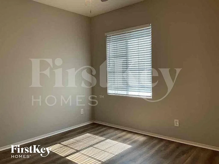 13034 W Ash St — Photo 8