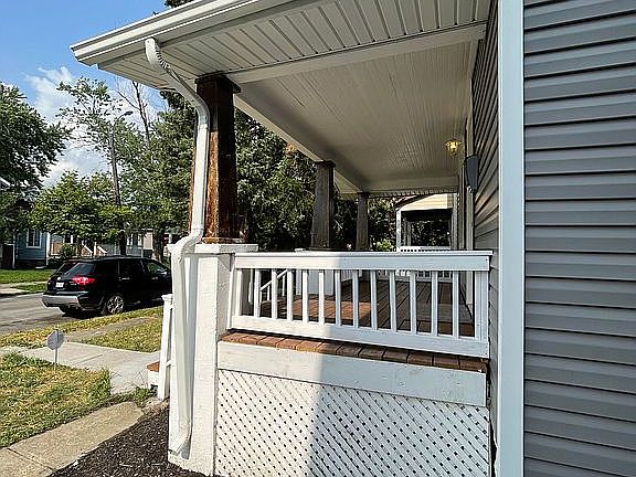 5th image of 1561 Duxberry Ave