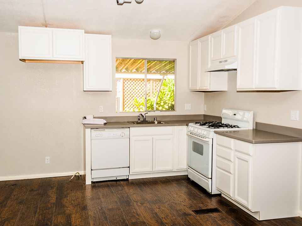 2nd image of 46618 Madison St Space 56
