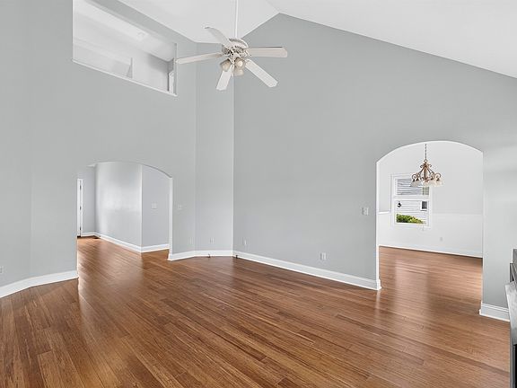 3rd image of 7 Liberty Dr