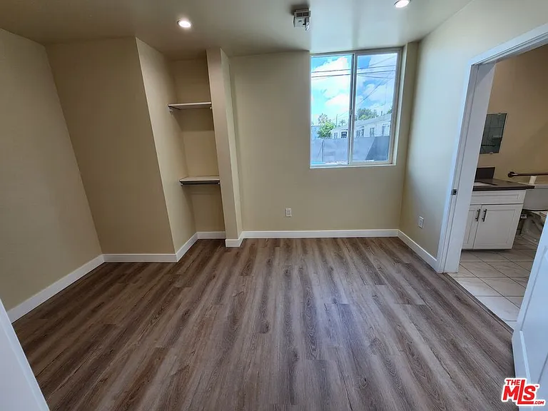 2726 S Cochran Ave #101 — Photo 16