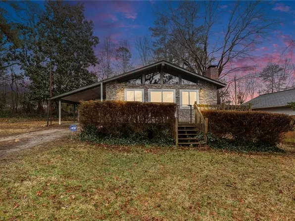 4246 Compton Dr, Winston Salem, NC 27107