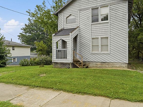 2nd image of 605 Brown St