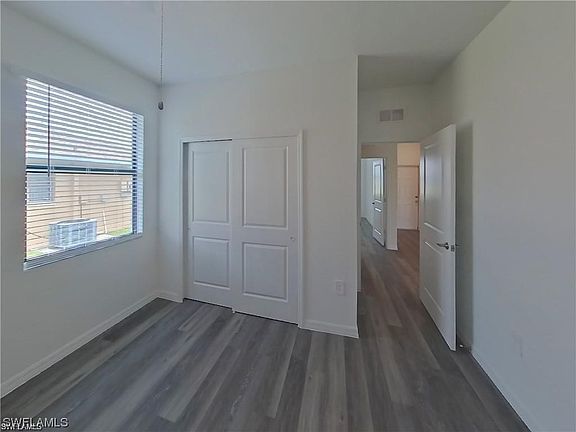 5th image of 902/904 SE 8th St
