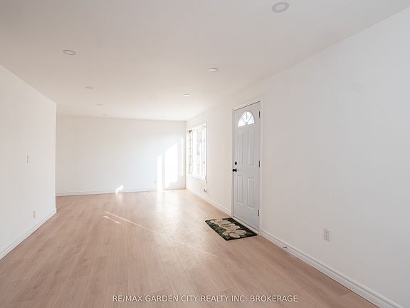 4th image of 9 Fir Ave