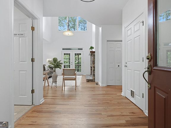 4th image of 222 Bellflower Dr