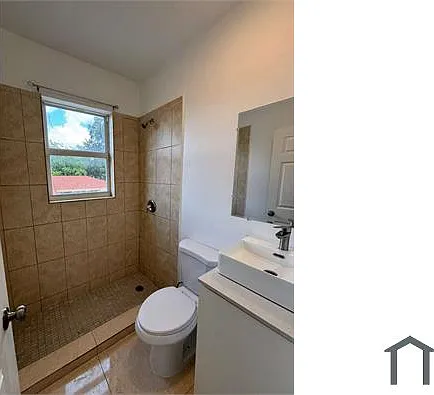 1051 NW 2nd St #8 — Photo 5