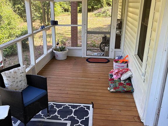 4th image of 2564 Richmond Hill Road