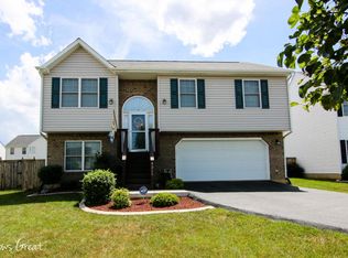 4311 Oakleaf Dr, Roanoke, VA 24017