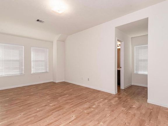 5th image of 914 Running Creek Ct