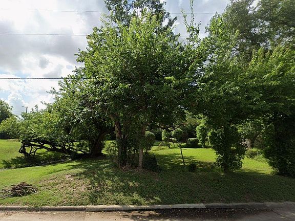 2nd image of 1608 Congo St