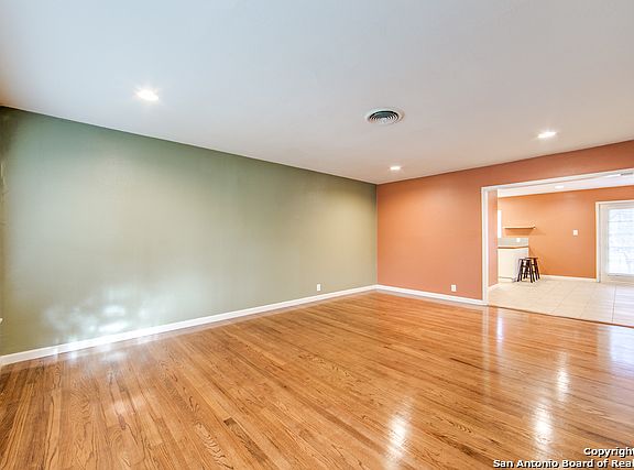 4th image of 2451 W Mulberry Ave