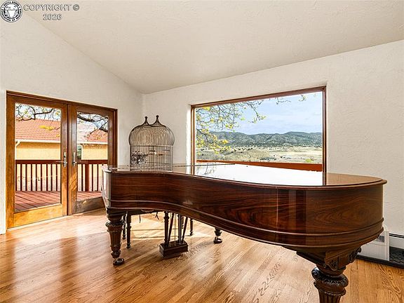 5th image of 1064 Ridgeview Pl