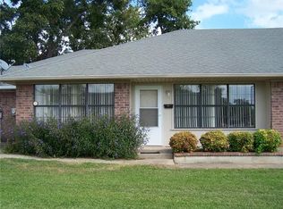 715 W Chestnut St, Denison, TX 75020