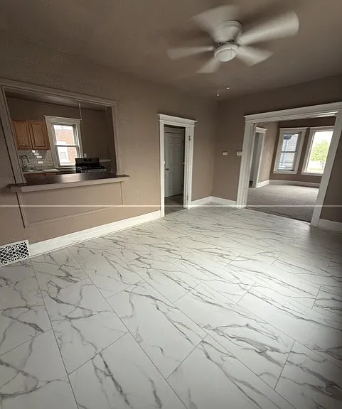 553 Owen St — Photo 6