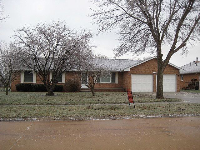 1st image of 411 S Carol Ln