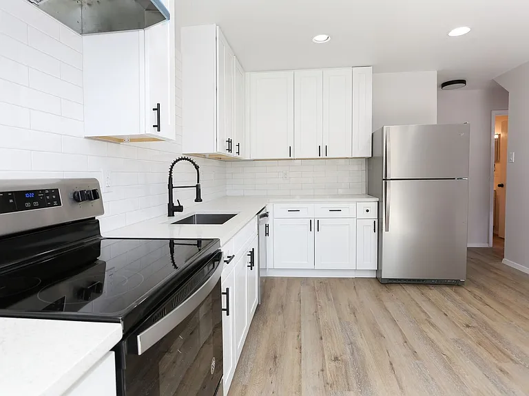 6870 Flaming Ridge Dr — Photo 17