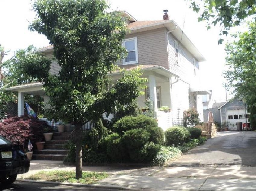2nd image of 88 Boyle Ave