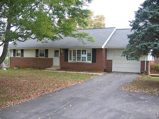 1515 Springside Dr photo 1