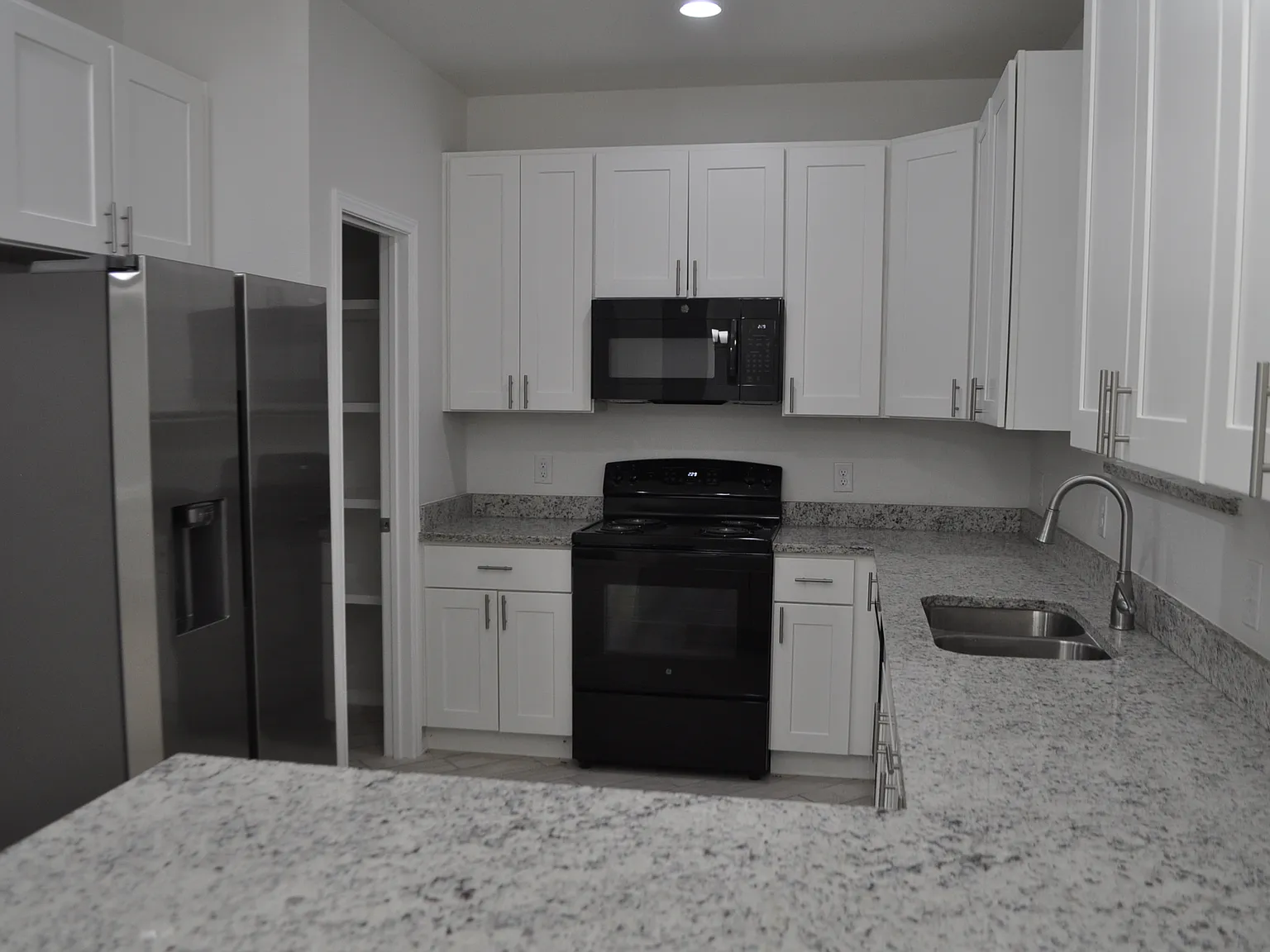 3 bed, 2.5 bath, 1400 sqft, $2,245 — Photo 4