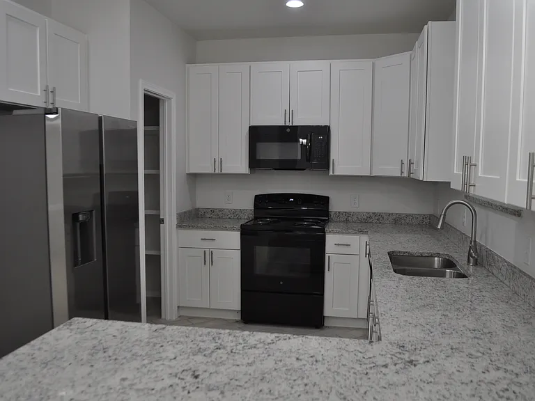 2311 Murphy Ct — Photo 4