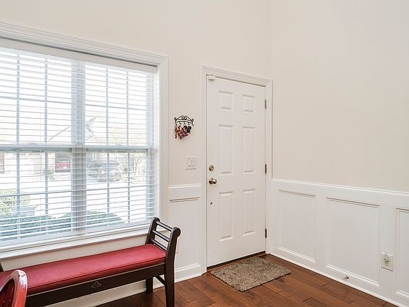 3rd image of 2704 Jamestown Ct