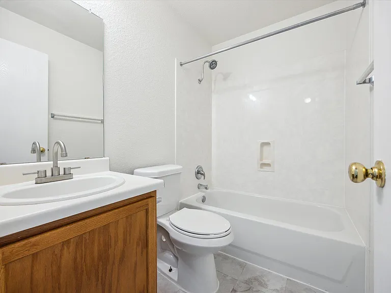 108 Loryn Dr — Photo 9