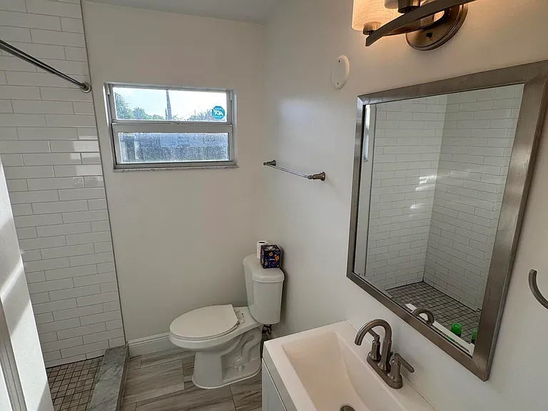 1437 NW 4th Ave — Photo 10