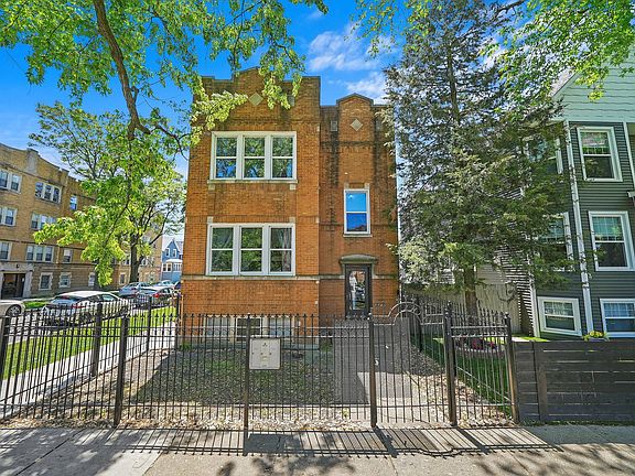 4th image of 3301 W Belle Plaine Ave